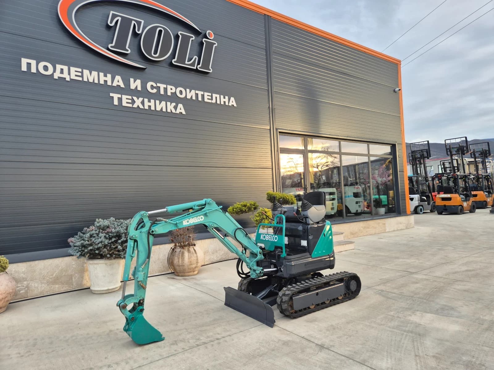 Мини багер Kobelco SK09SR, 2019 г.